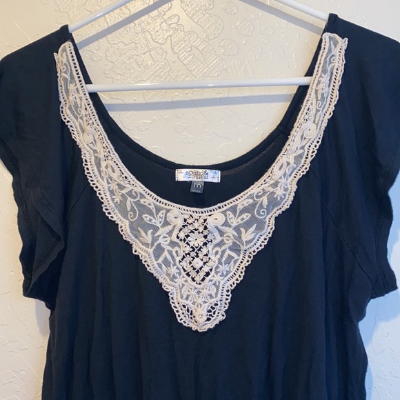 Black t-shirt material top with lace size M - Picture 2 of 8